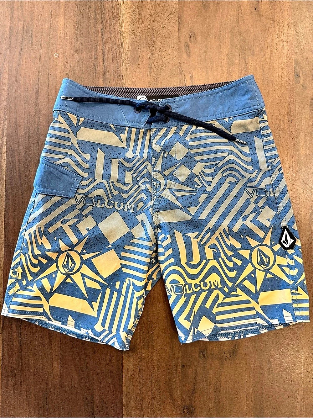 Volcom Mod-Tech Geometric Hybrid Shorts in Blue & Yellow Waist 25/Boys 10